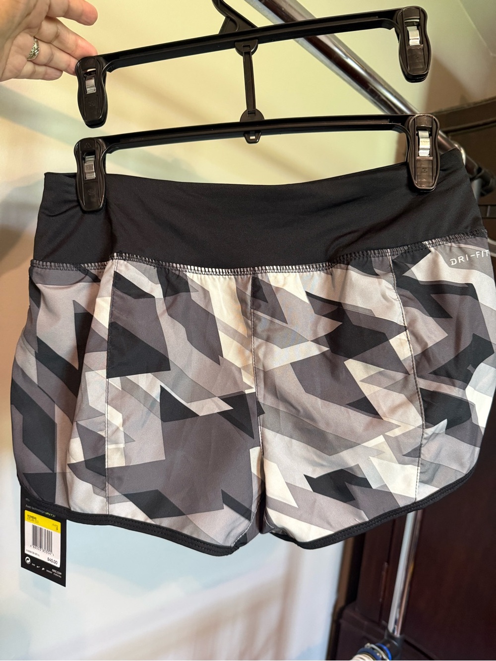 Nike Black & White Geometric Dri-FIT Athletic Skirt - Picture 2 of 7